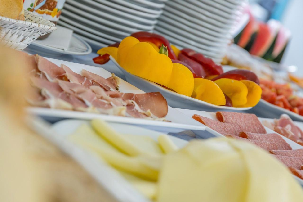 Aviano Palace Hotel エクステリア 写真